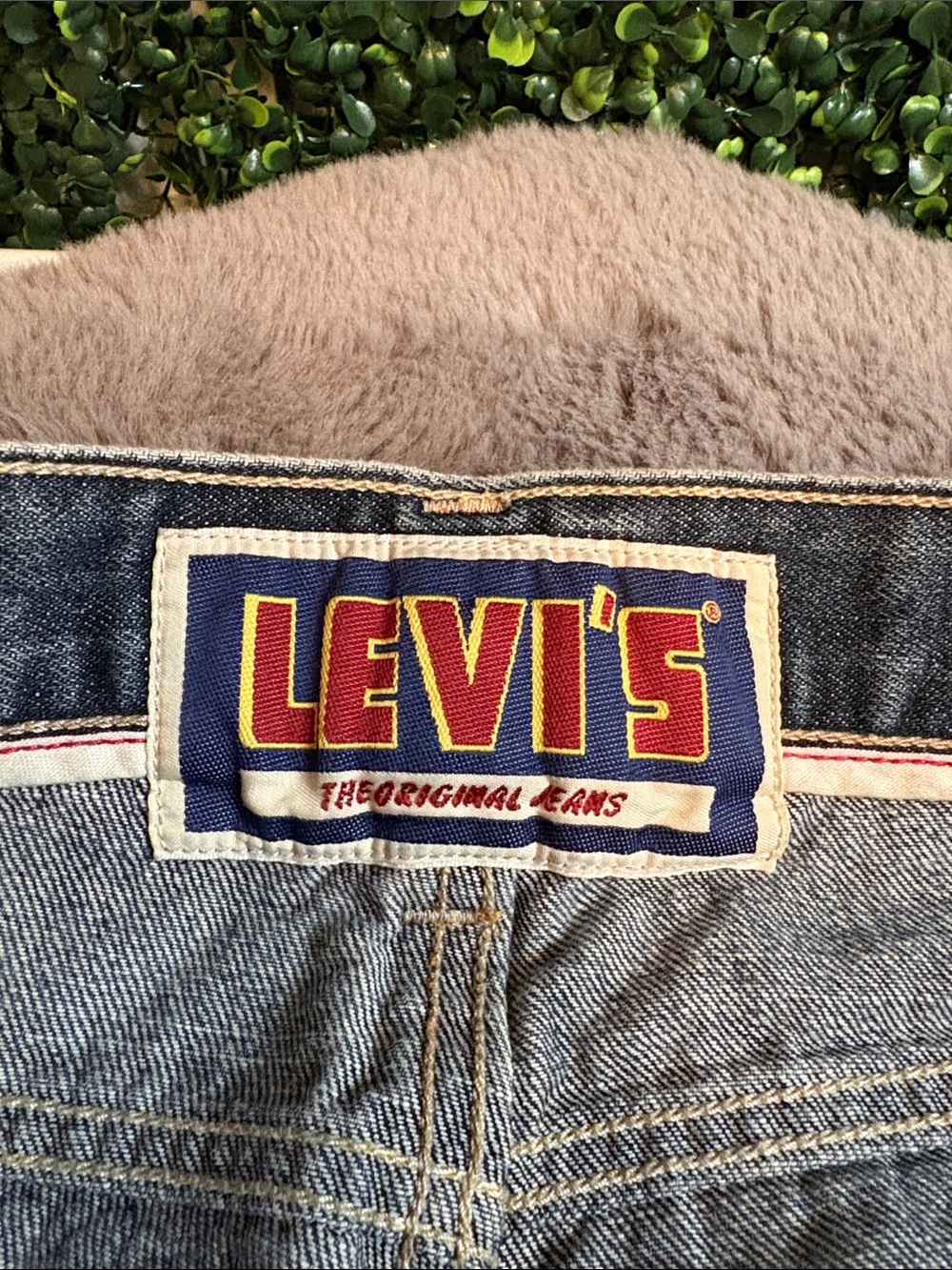 Levi's Vintage 514 Straight Men Jeans Size 38 x 30 - Picture 3 of 6